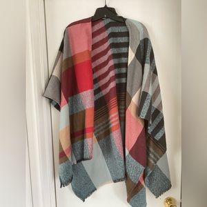 Shawl Kohl’s. L. Never worn. Tags on.